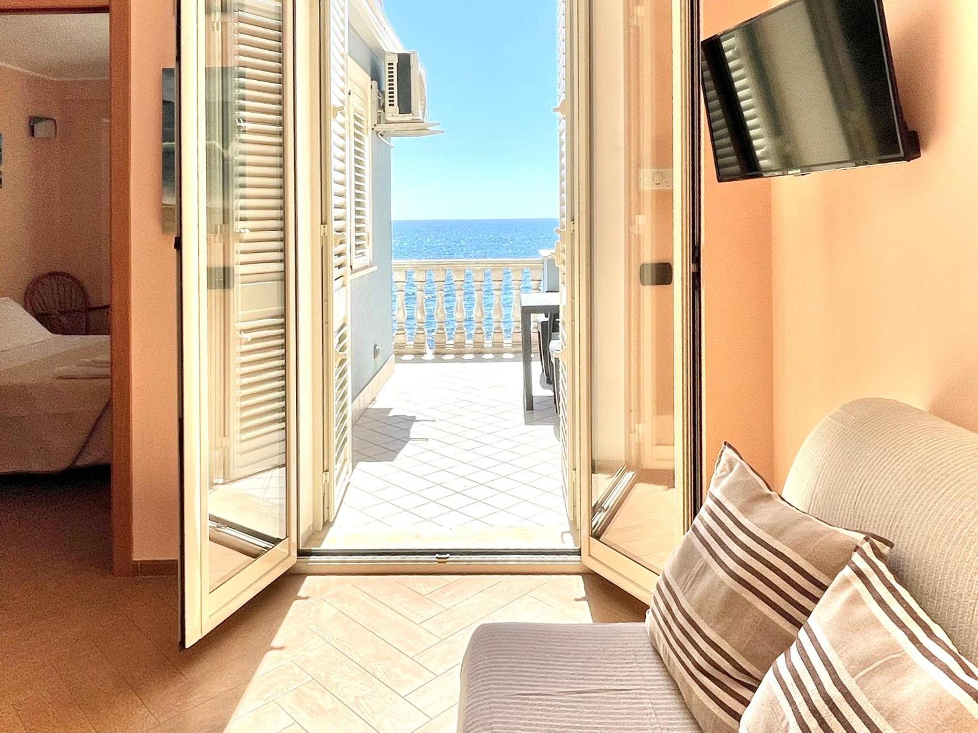 Maremare Apartments Giardini-Naxos Kültér fotó